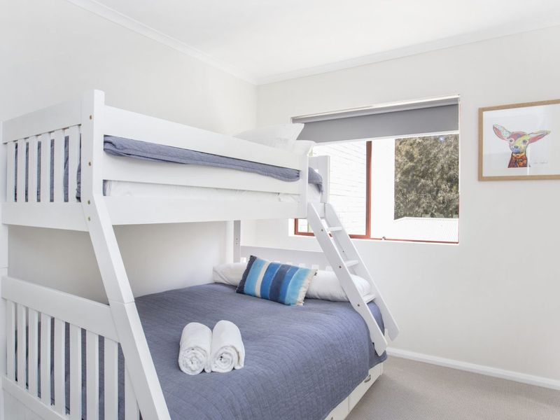 Mollymook Holiday Rental : Number 10 Fathoms | lodging | 10/1A Mitchell Parade, Mollymook Beach NSW 2539, Australia | 0244556988 OR +61 2 4455 6988