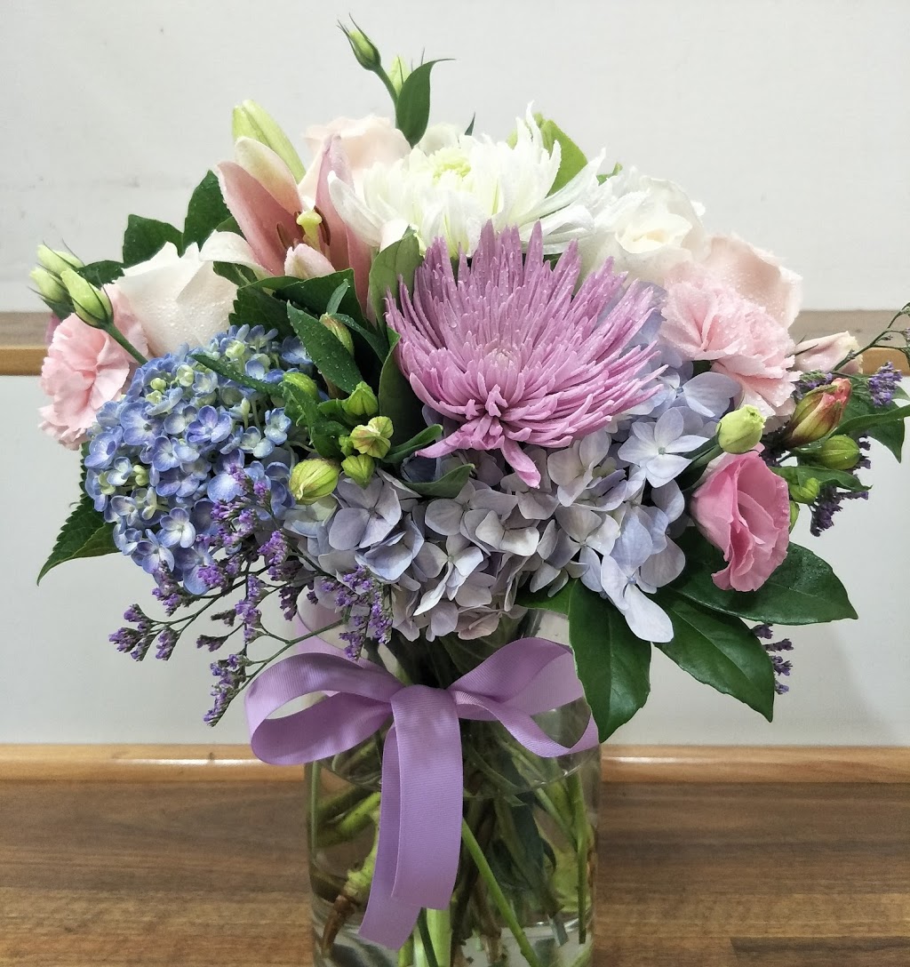 Ivy Flowers and Gifts | 1 Main Cl, Chisholm ACT 2905, Australia | Phone: (02) 6282 4725