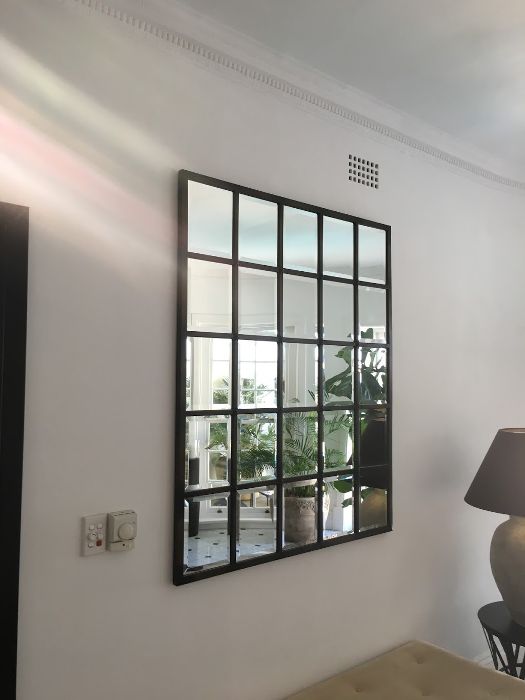 Picture and mirror hanging (Gold Coast) | general contractor | 15/114 Esplanade, Surfers Paradise QLD 4217, Australia | 0491491029 OR +61 491 491 029