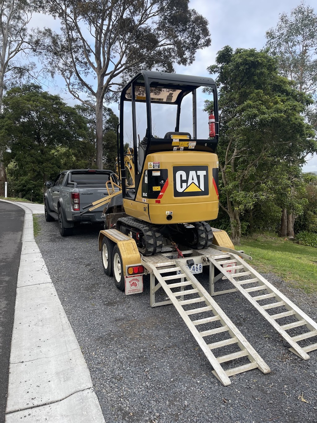 Level It Mini Digger Hire | 72 Braeside Dr, Launching Place VIC 3139, Australia | Phone: 0448 591 888