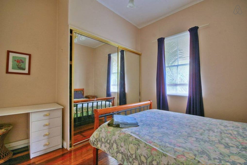 Melville House Holiday Cottage 10 | 254 Keen St, Girards Hill NSW 2480, Australia | Phone: (02) 6621 5778