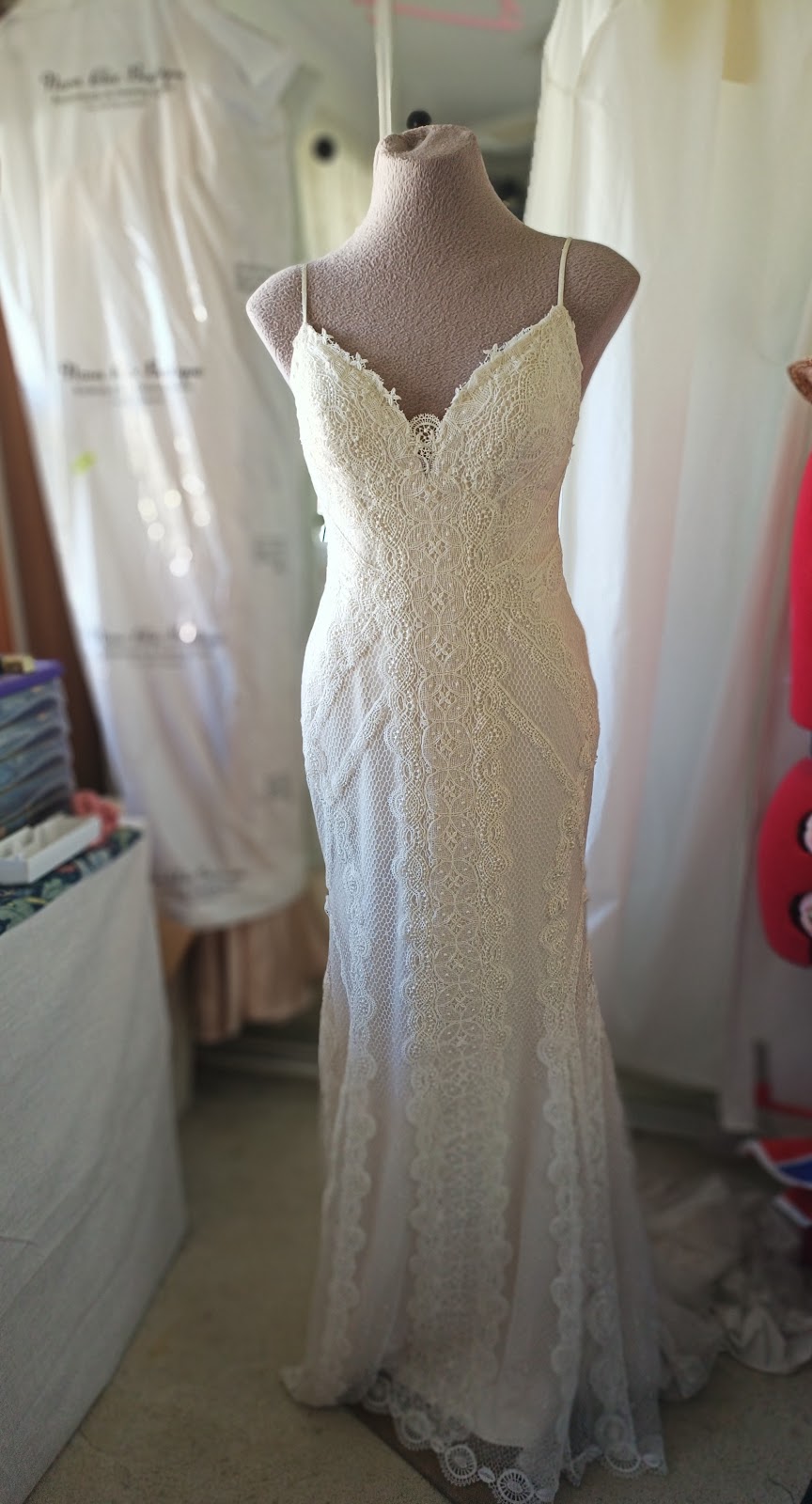 Lalas Sewing and Alterations | 9A Thomas Pl, Bligh Park NSW 2756, Australia | Phone: 0451 757 355