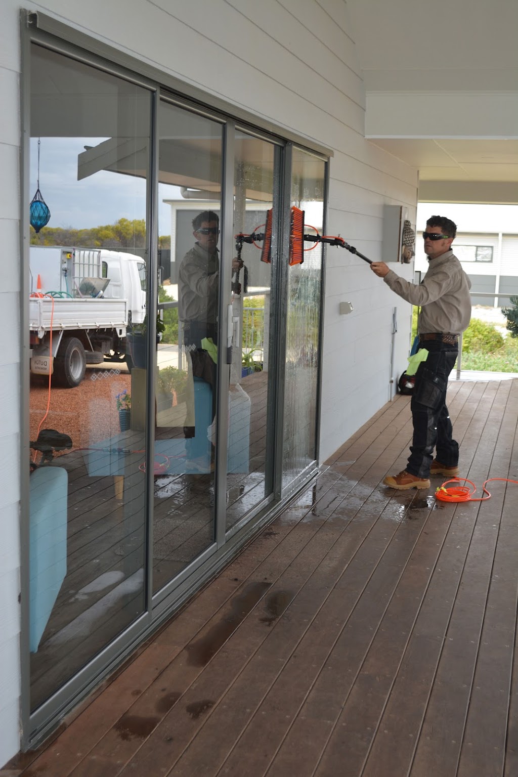 Dirtt Window Cleaning Services | 401 Ridge Way, Jurien Bay WA 6516, Australia | Phone: 0404 100 187