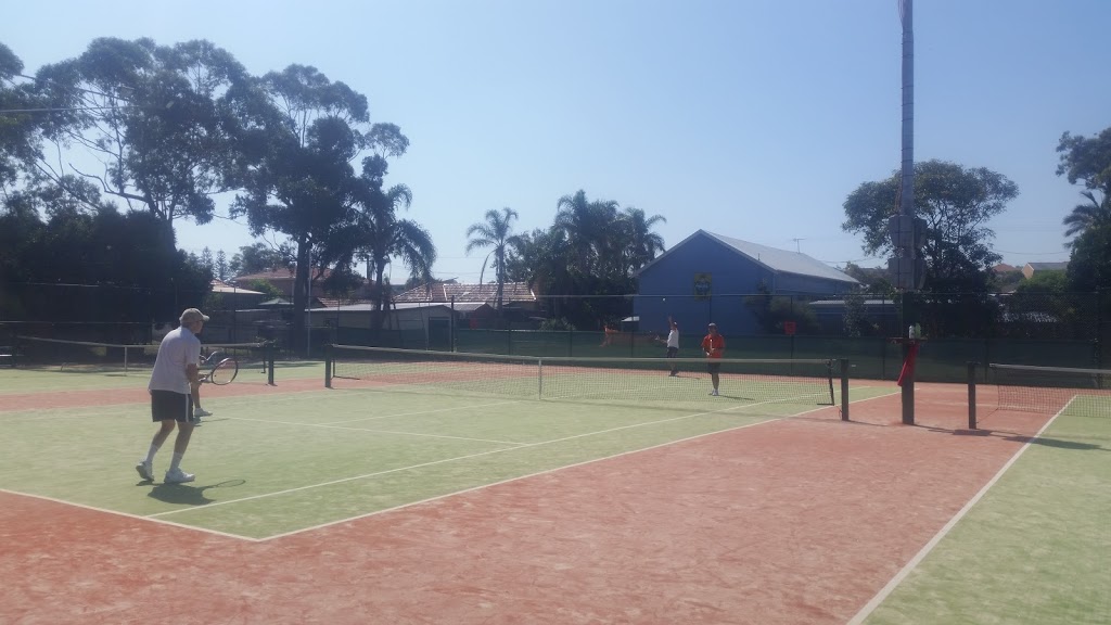 Redhead Tennis Courts | 34 Burns St, Redhead NSW 2290, Australia | Phone: (02) 4944 8144