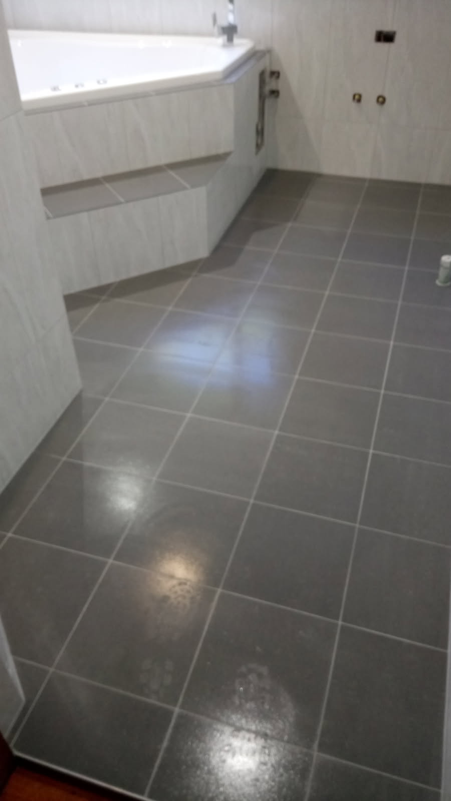 Tisdells Tiling | Ringwood Rd, Medowie NSW 2318, Australia | Phone: 0412 452 470