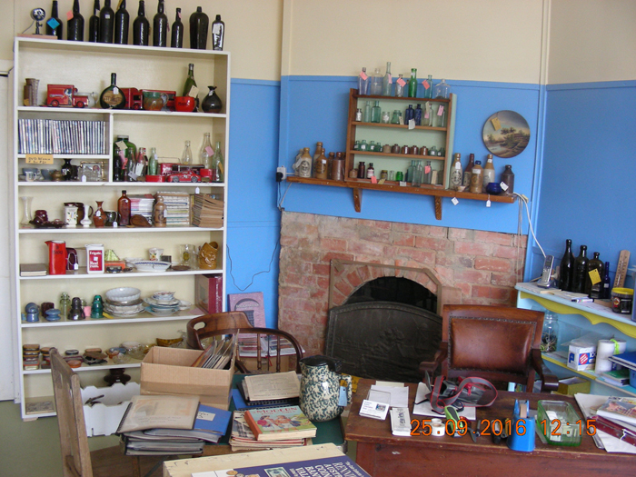 Antiques Bottles Collectables shop | home goods store | 144 High St, Avoca VIC 3467, Australia | 0354653887 OR +61 3 5465 3887