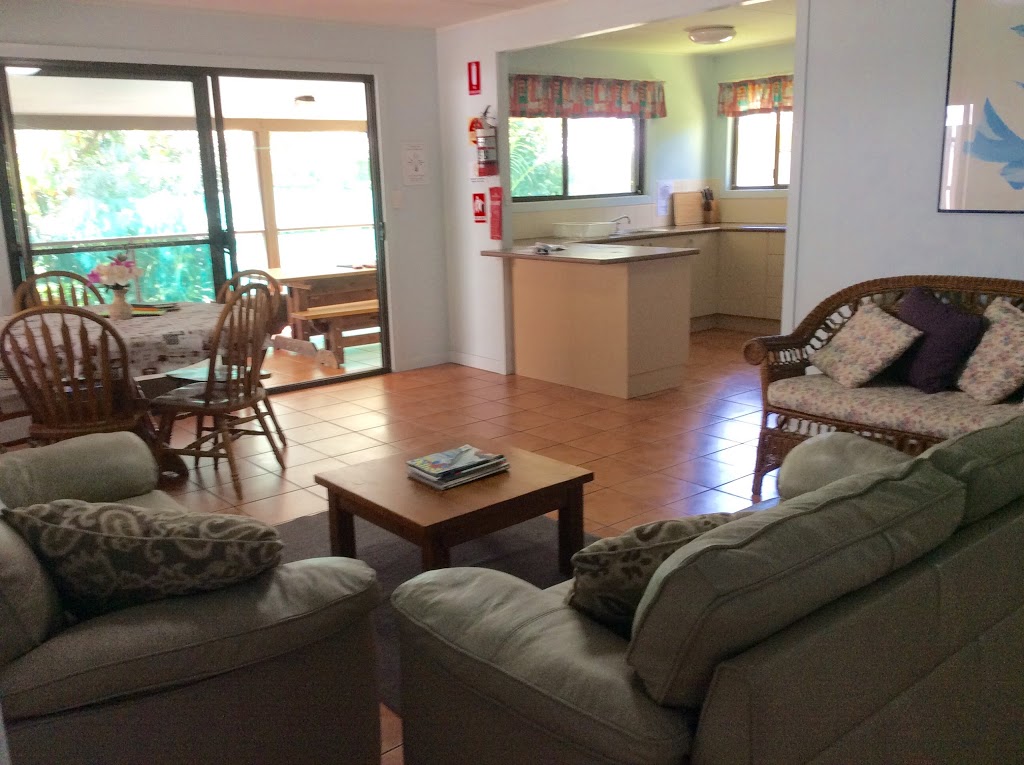 Fraser Island Beach Cottage | 8 Anderson St, Eurong QLD 4581, Australia | Phone: (07) 4127 9231