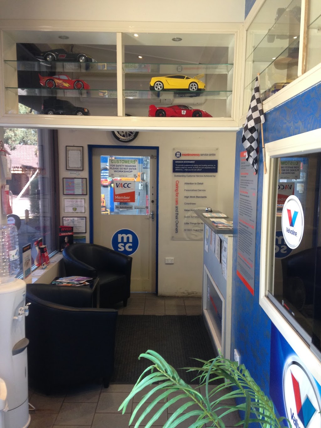 Montmorency Service Centre | car repair | 13 Looker Rd, Montmorency VIC 3094, Australia | 0394393444 OR +61 3 9439 3444