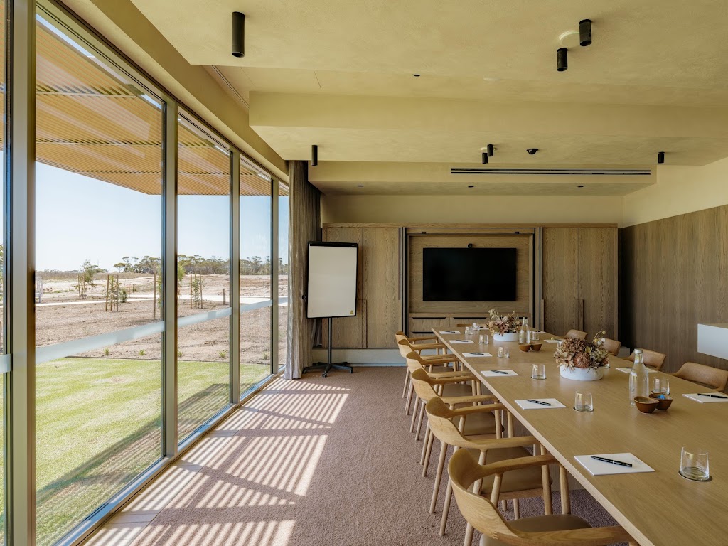 Safari Lodge | 525 Monarto Rd, Rocky Gully SA 5254, Australia | Phone: 1800 016 761