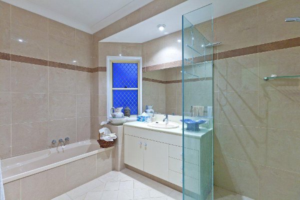 Civic Showerscreens And Wardrobes | home goods store | 1 Freight St, Yatala QLD 4207, Australia | 0734417777 OR +61 7 3441 7777