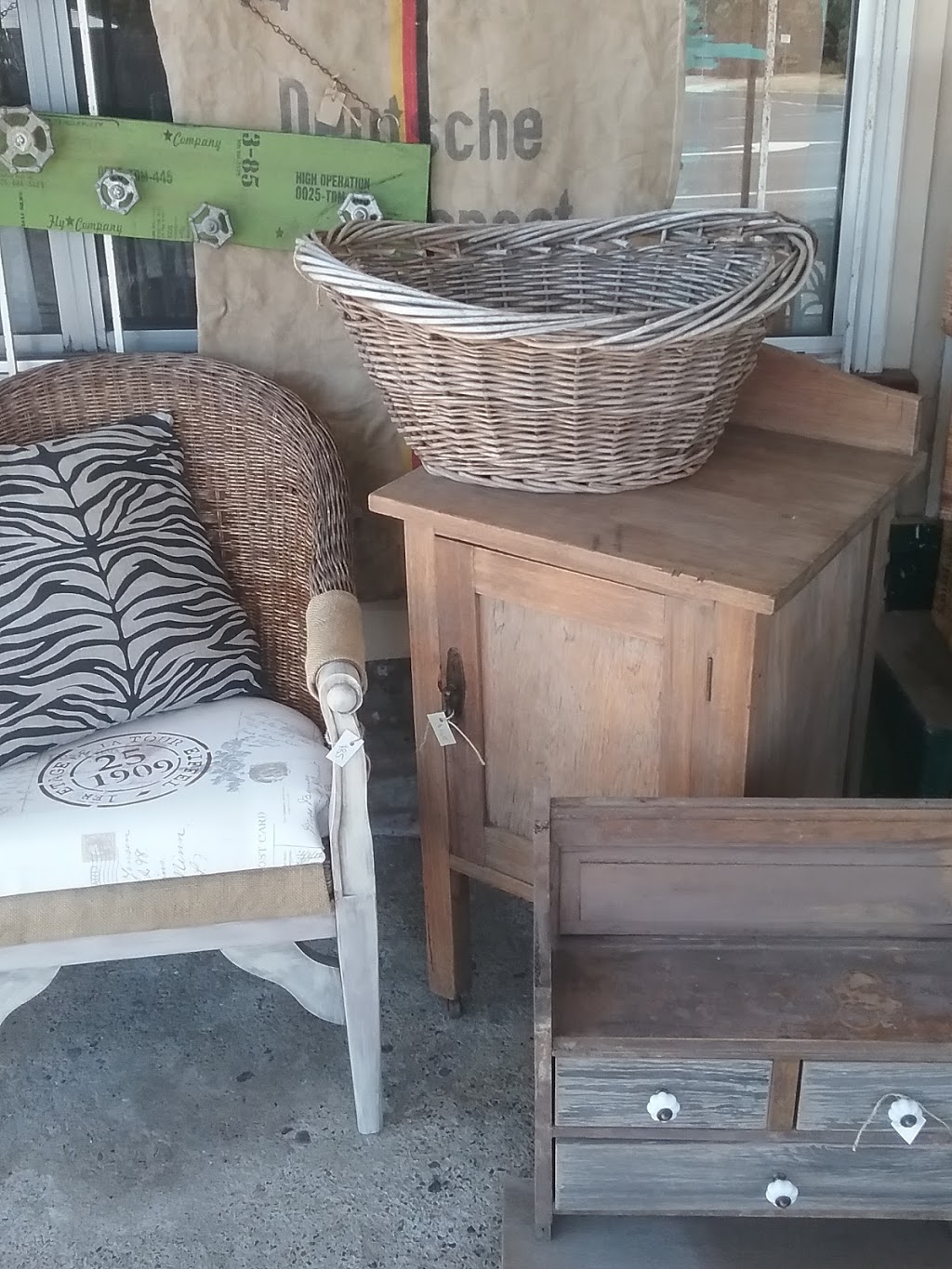 Pretty & Rustic | 71 High St, Stanthorpe QLD 4380, Australia | Phone: 0427 074 407