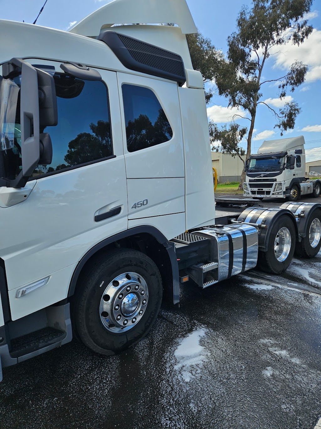 Paras mobile truck wash services | 32 Egremont Ave, Tarneit VIC 3029, Australia | Phone: 0433 078 388