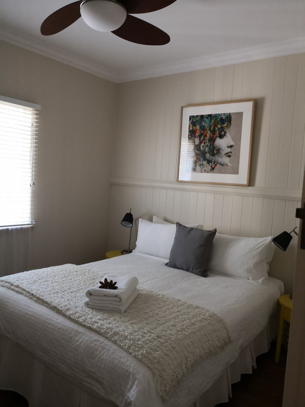 Hilltop House | lodging | 245 Sunrise Dr, Ocean View QLD 4521, Australia | 0417627548 OR +61 417 627 548