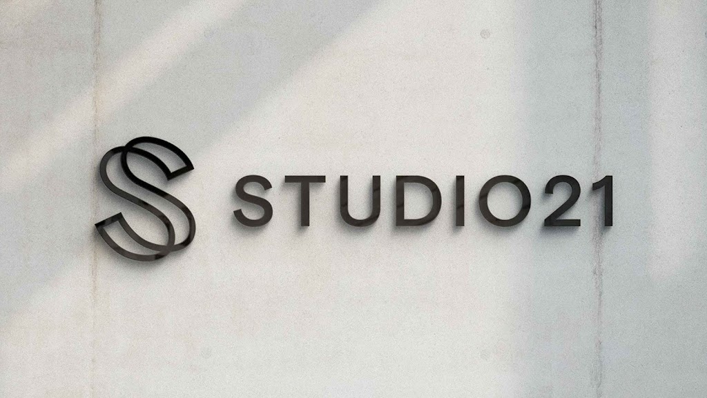 Studio 21 | 112 Barrier Reef Dr, Mermaid Waters QLD 4218, Australia | Phone: 1800 975 399