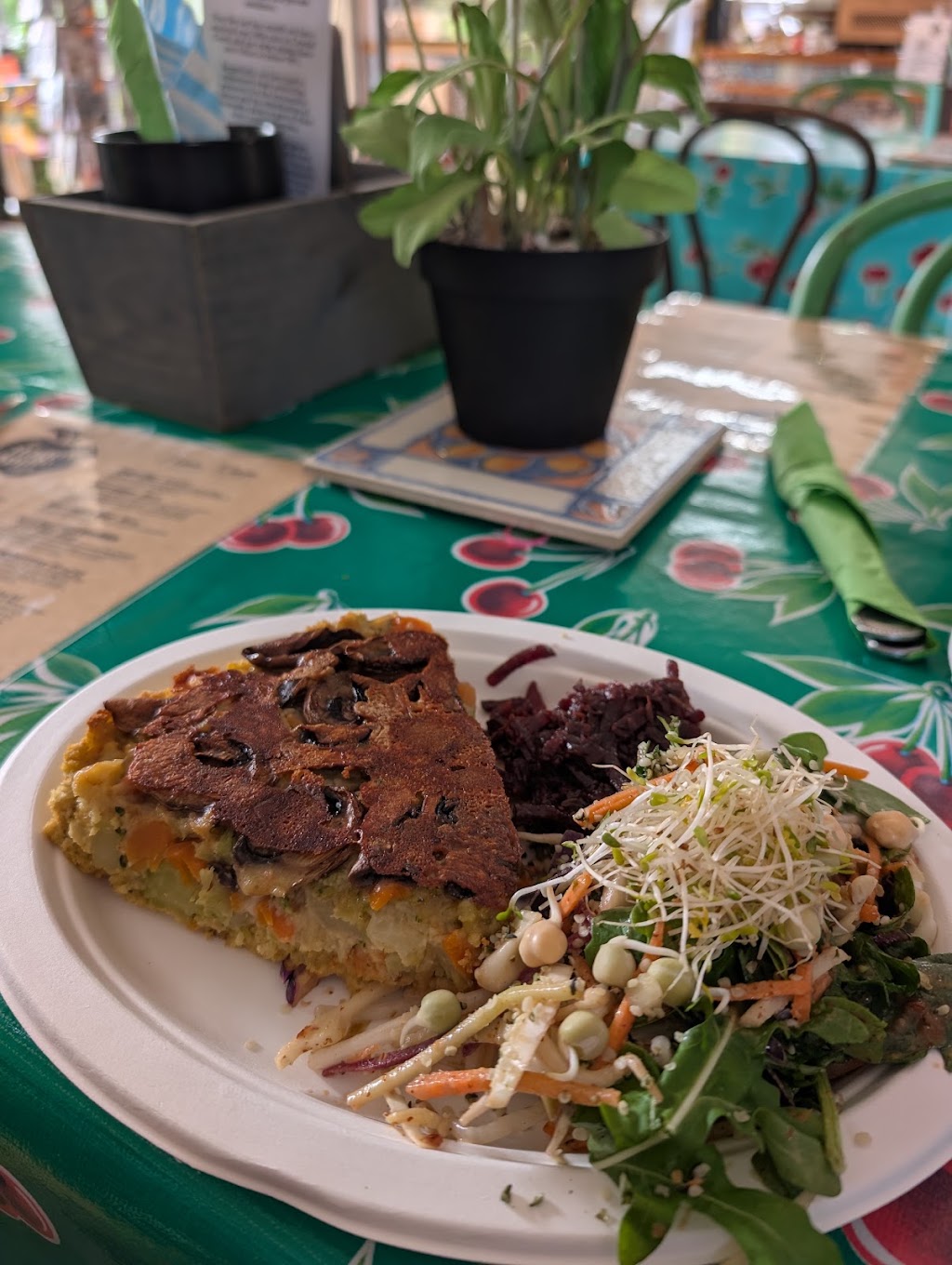 The Happy Apple Cafe | 2 Crooks Valley Rd, Crystal Creek NSW 2484, Australia | Phone: 0432 242 888