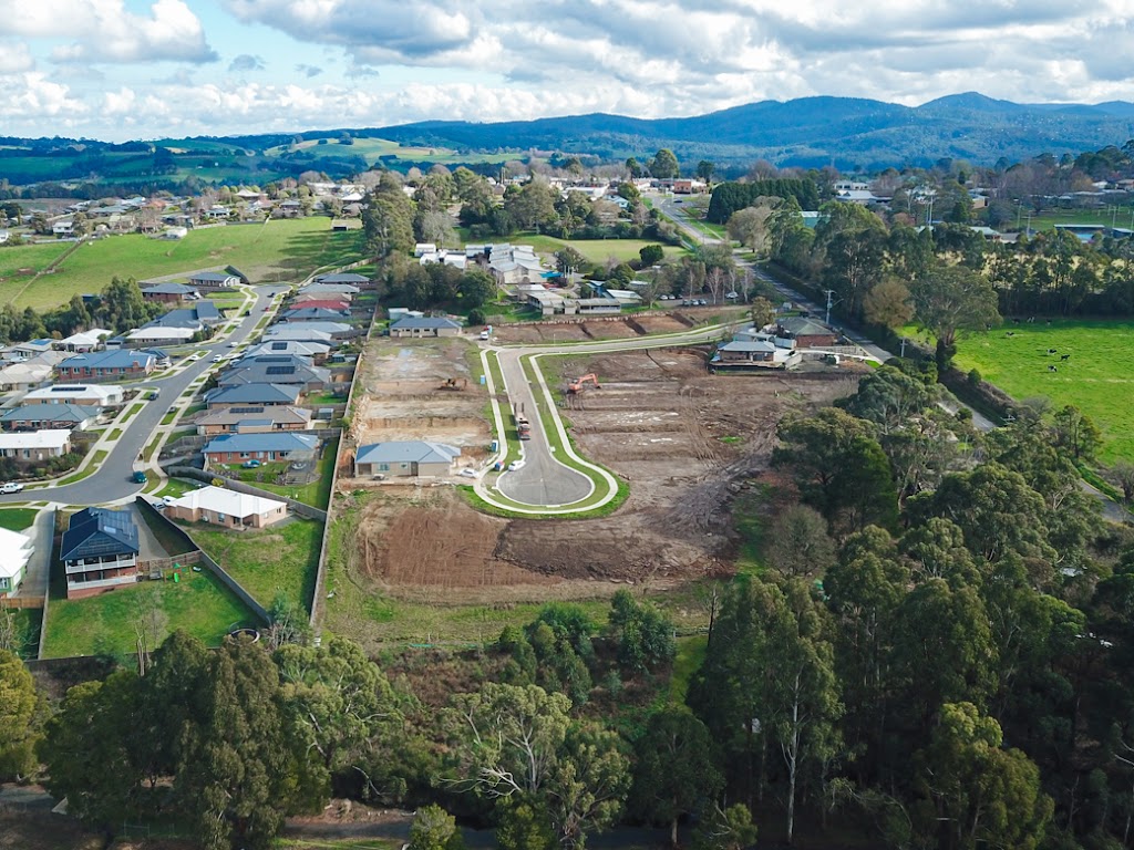 Neerim Lakes Estate | 30 Neerim E Rd, Neerim South VIC 3831, Australia | Phone: 0466 990 241