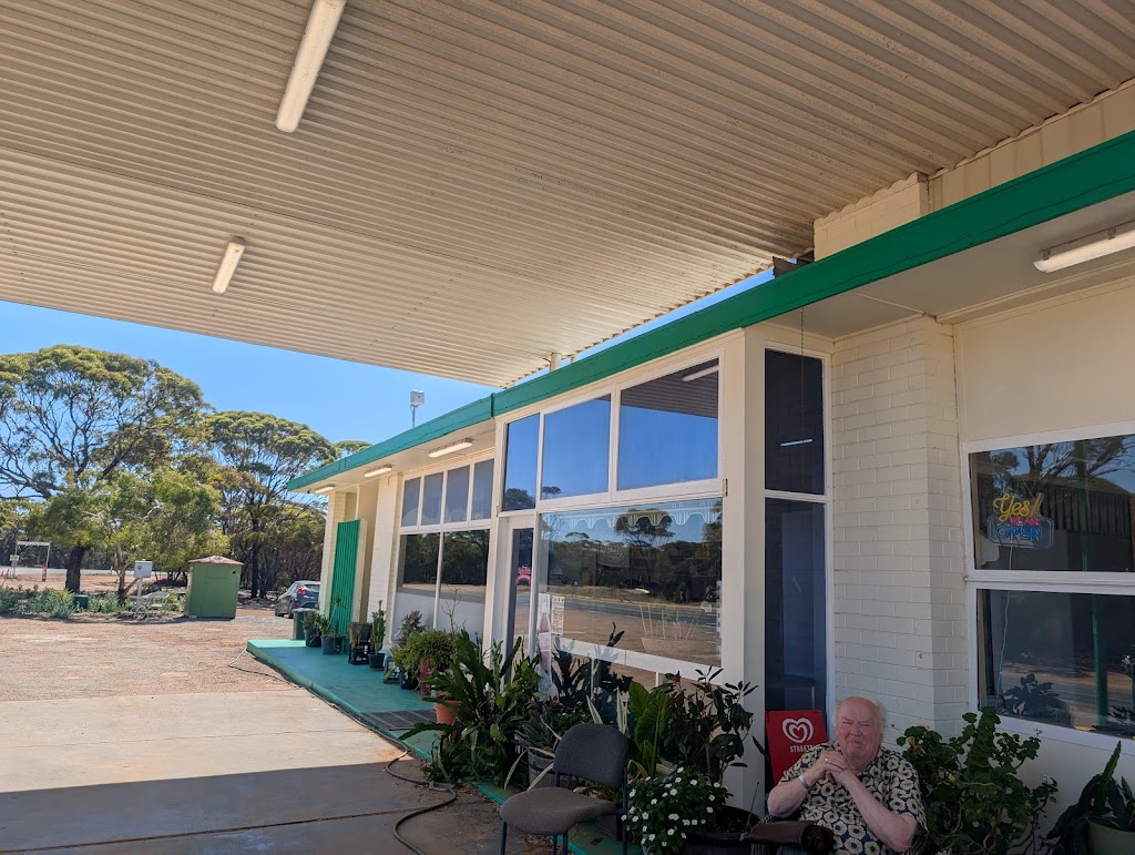 bp | Coolgardie-Esperance Highway, 31 Hick Street, Salmon Gums WA 6445, Australia | Phone: 0404 435 104