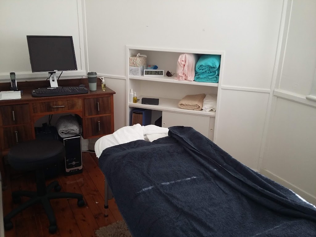 Chrissys Remedial Massage | 21 Canberra St, Charlestown NSW 2290, Australia | Phone: 0409 916 451