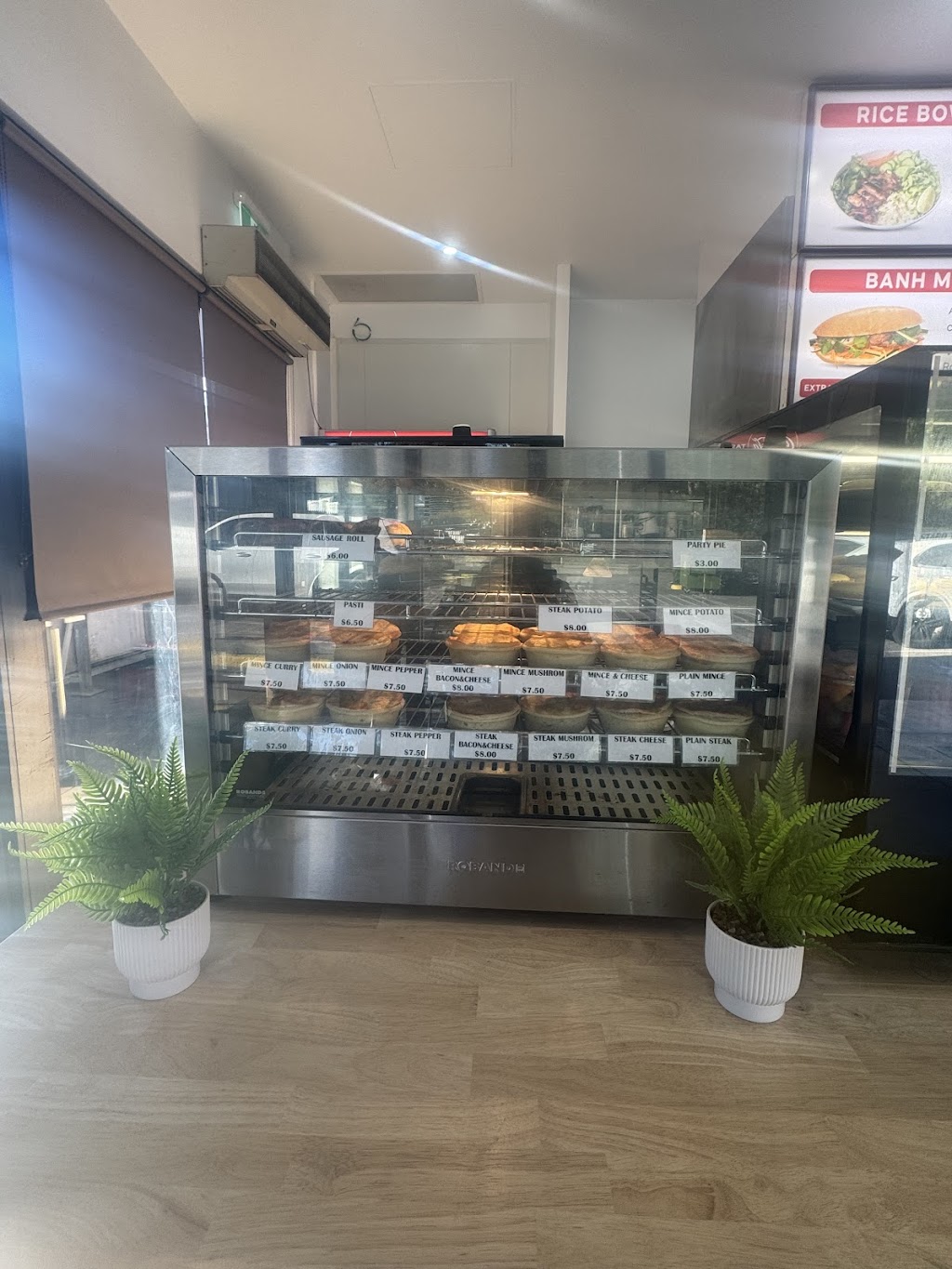 Nissi Banh Mi | 23 Gardens Dr, Willawong QLD 4110, Australia | Phone: (07) 3273 6263