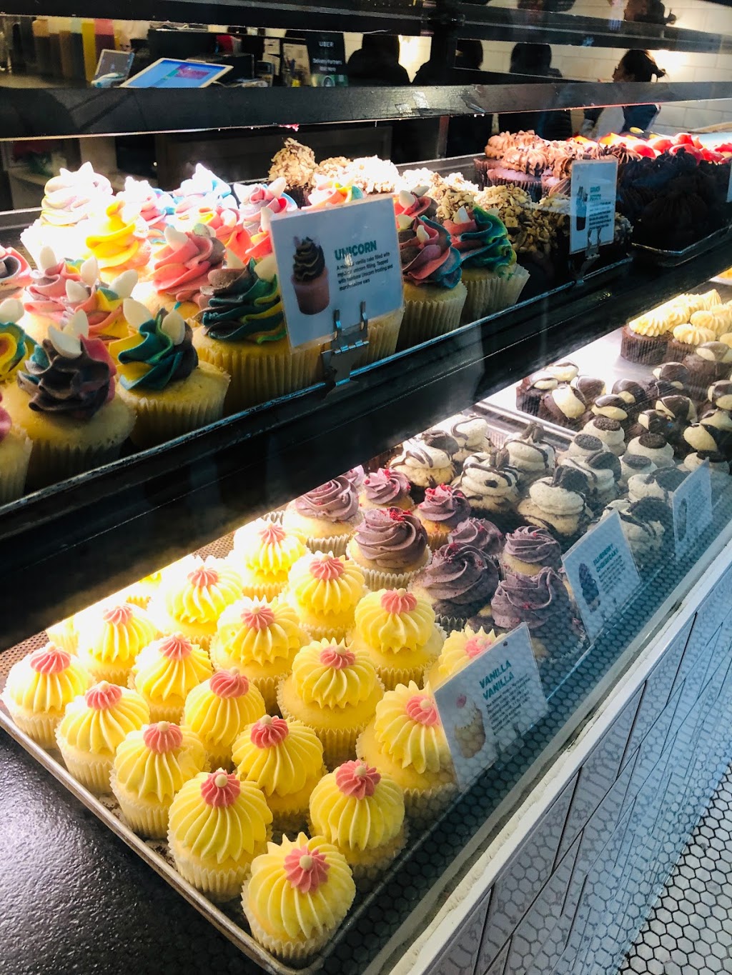 Cupcake Central | bakery | Highpoint Shopping Centre, 2561/100-200 Rosamond Rd, Maribyrnong VIC 3032, Australia | 0390774542 OR +61 3 9077 4542