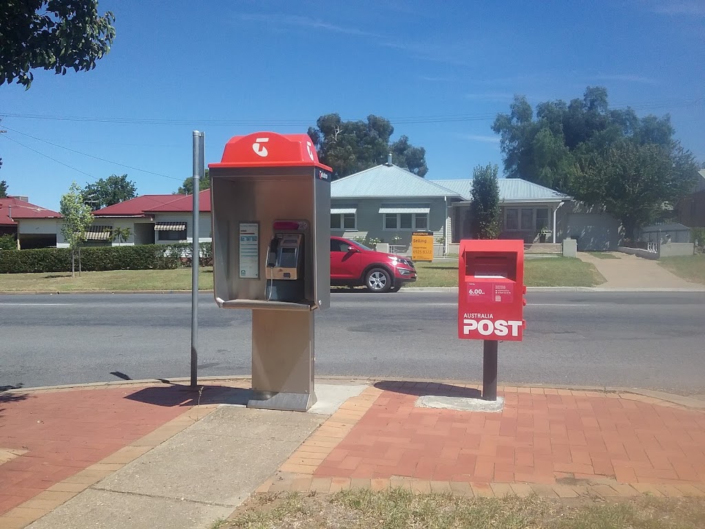 Telstra Payphone | 401 Lake Albert Rd, Kooringal NSW 2650, Australia | Phone: 13 20 00