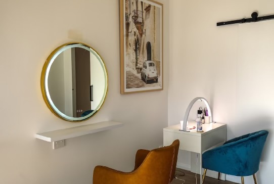 Golden Beauty Bar | 1109 Peats Ridge Rd, Peats Ridge NSW 2250, Australia | Phone: 0437 016 592