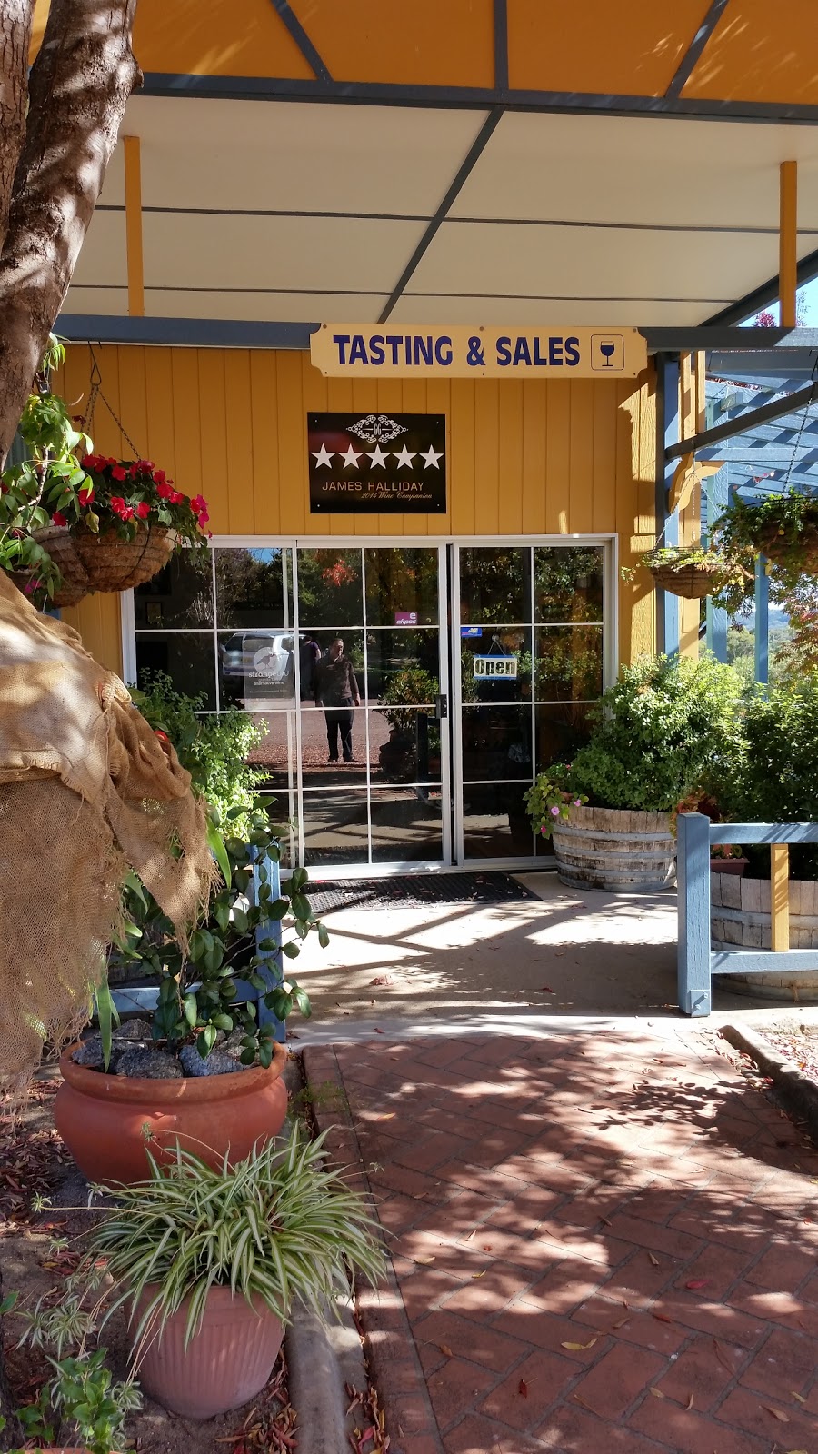 Golden Grove Estate Wines | 337 Sundown Rd, Ballandean QLD 4382, Australia | Phone: (07) 4684 1291