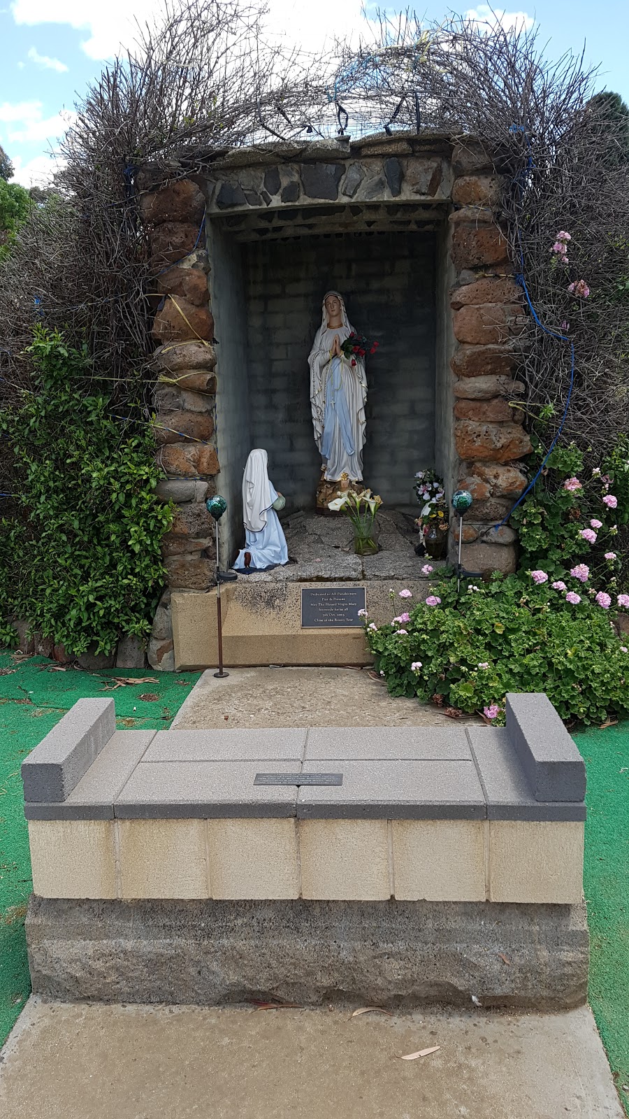 Mary Help of Christians Catholic Church | church | Pohlman St, Heathcote VIC 3523, Australia | 0354332030 OR +61 3 5433 2030