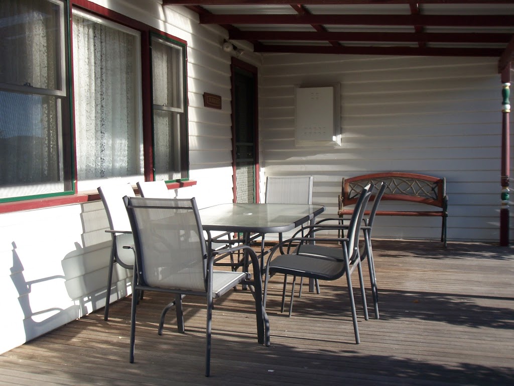 Robyns Nest Country Cottages | 69 Highton Ln, Mansfield VIC 3722, Australia | Phone: 0427 030 957