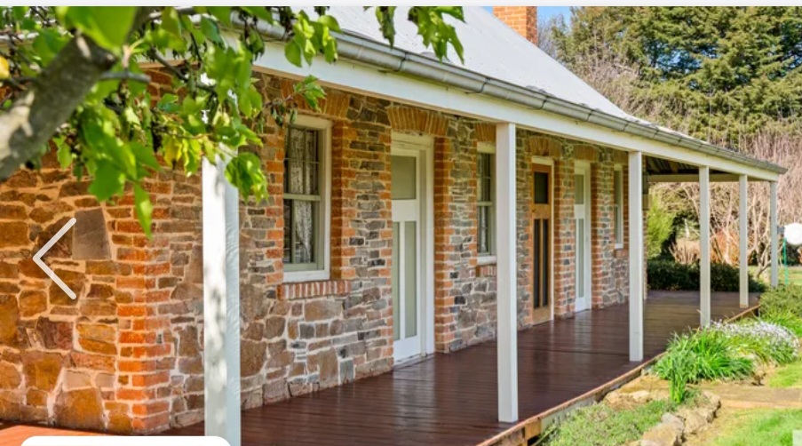 Elm Cottage Rosewood | 1730 Tumbarumba Rd, Rosewood NSW 2652, Australia | Phone: 0452 342 847