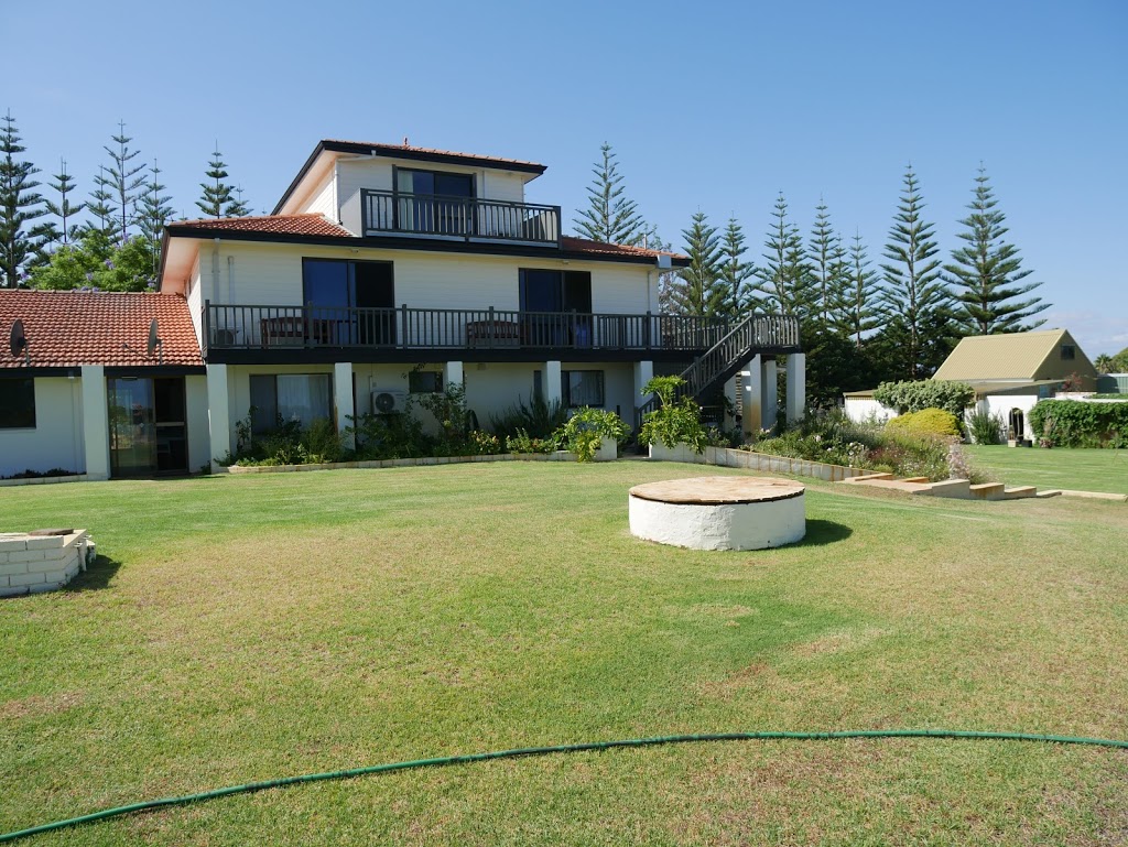 Martin Fields Beach Retreat | lodging | 24 Lockville Rd, Wonnerup WA 6280, Australia | 0897542001 OR +61 8 9754 2001