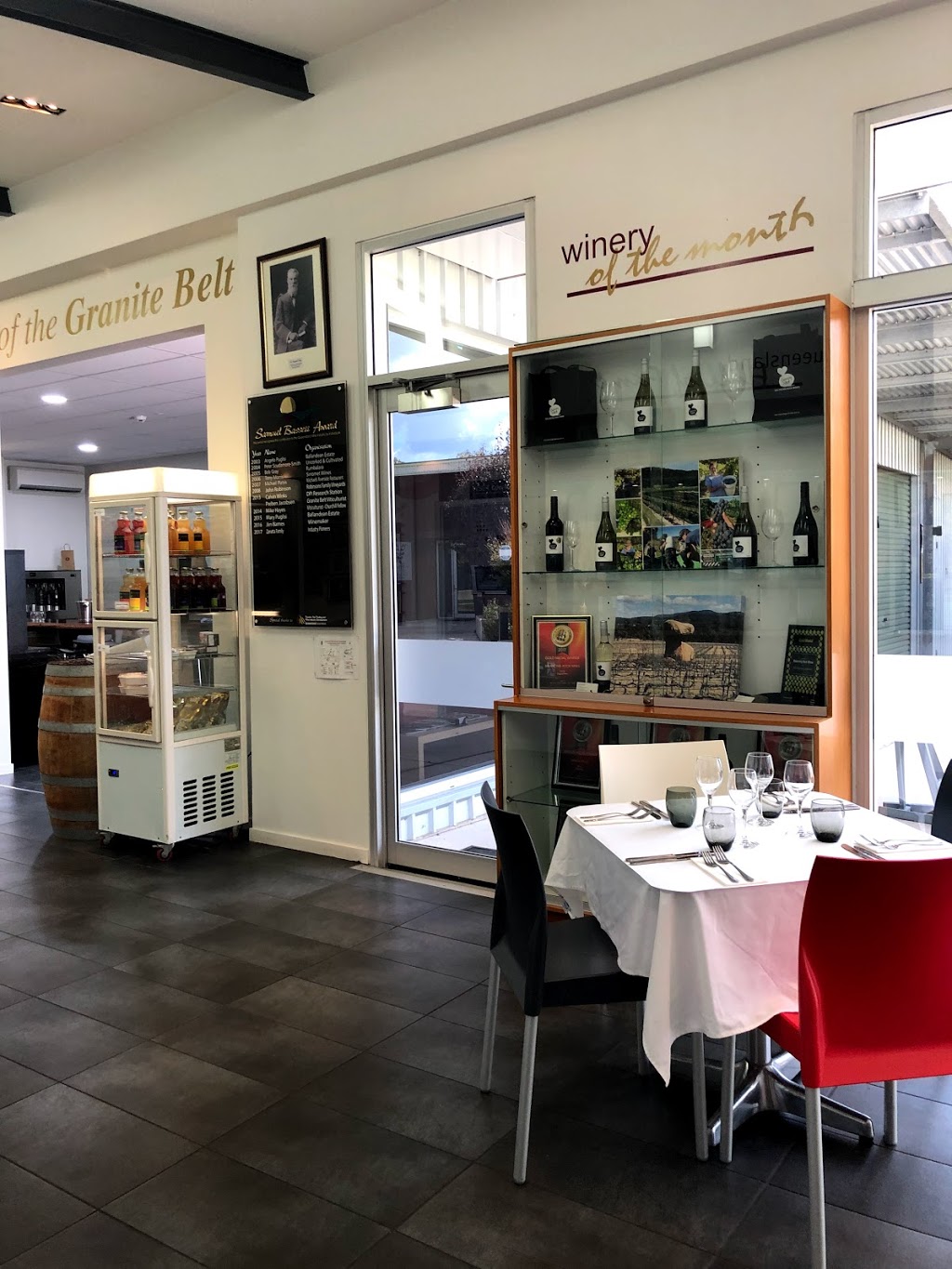 Varias Restaurant | 22 Caves Rd, Stanthorpe QLD 4380, Australia | Phone: (07) 4685 5050