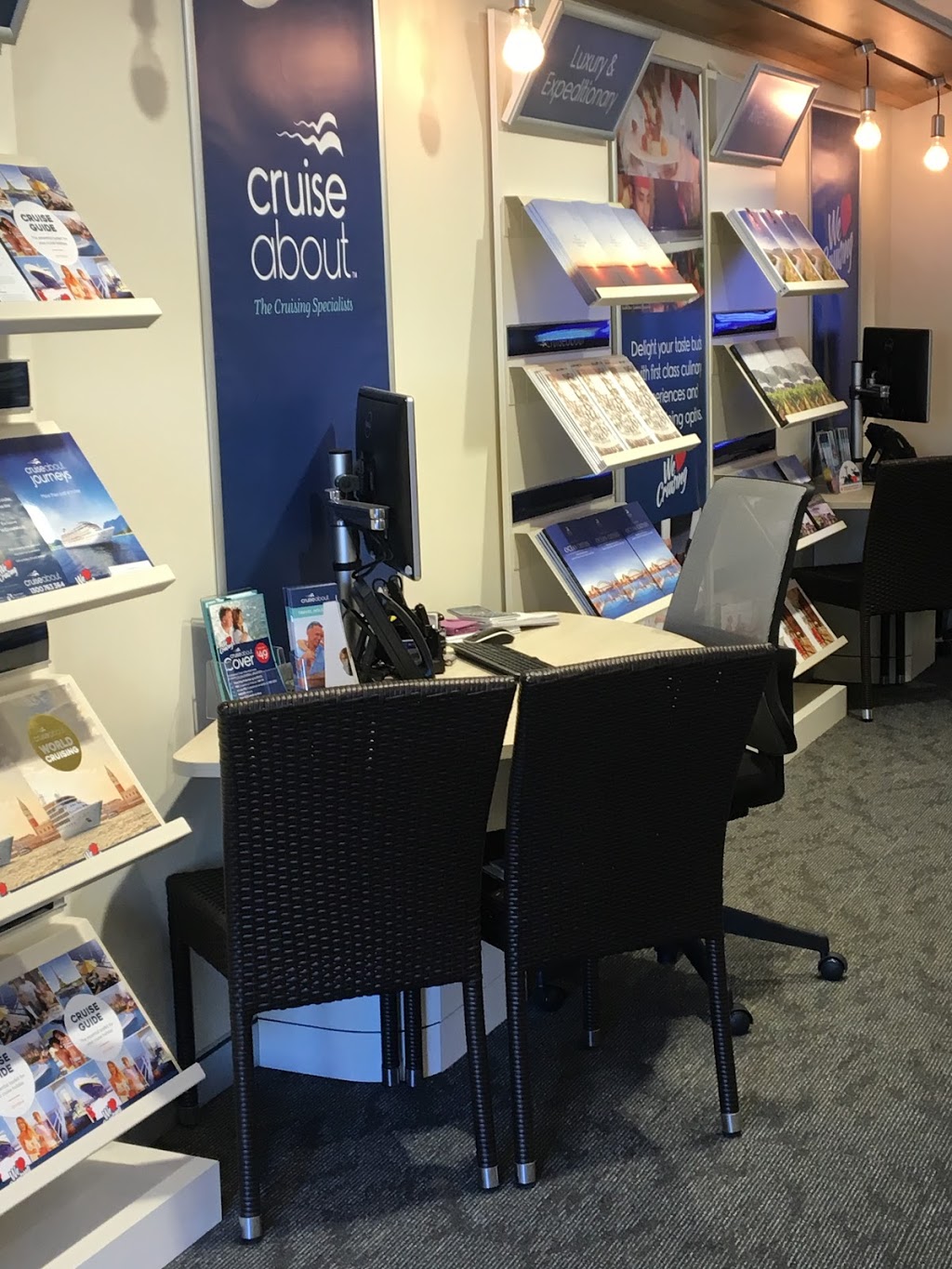 Flight Centre Newcastle Cruise | travel agency | Shop 8, Junction Shopping Villiage, 10-16 Kenrick St, The Junction NSW 2291, Australia | 0249408566 OR +61 2 4940 8566