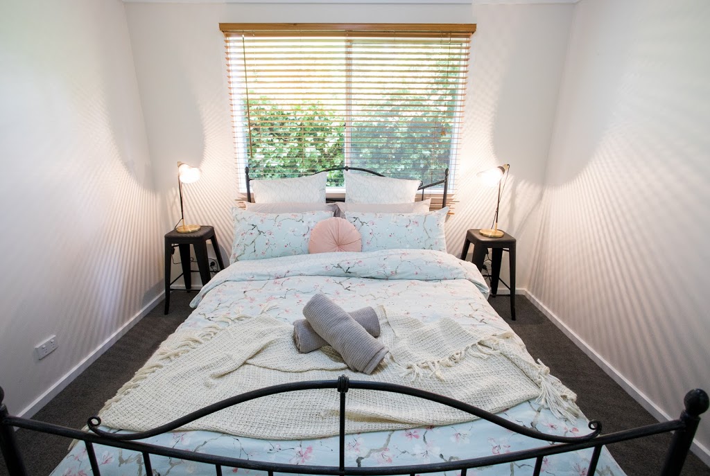 Armidale Cottage | unit 2/61A Barney St, Armidale NSW 2350, Australia | Phone: 0434 491 126