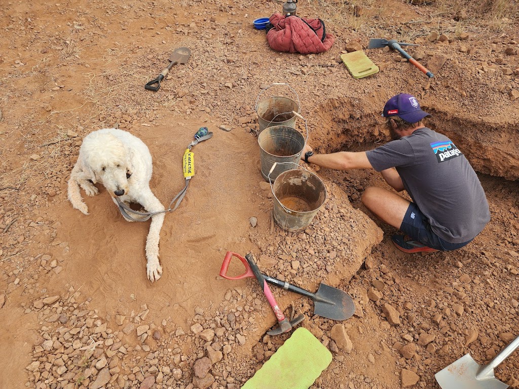 Lady Luck Fossicking Tours | 45 Sunrise Road, Sapphire Central QLD 4702, Australia | Phone: 0456 433 719