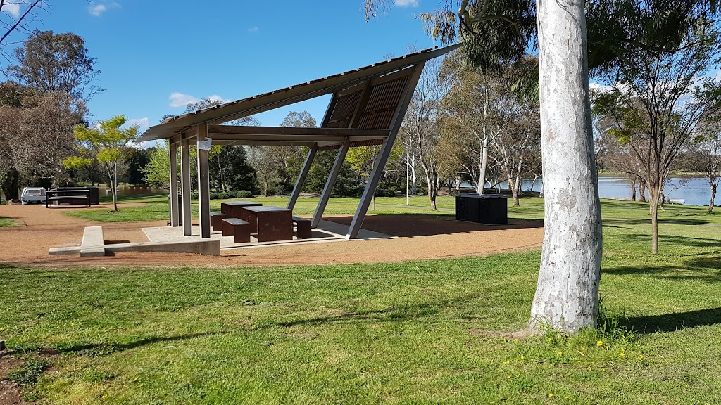 Western Foreshore Park | park | Macdermott Pl, Belconnen ACT 2617, Australia