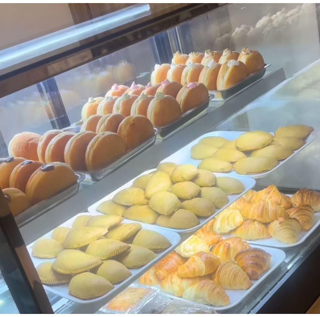 Pie & Dough Delight | 75 Churnwood Dr, Fletcher NSW 2287, Australia | Phone: 0406 106 725