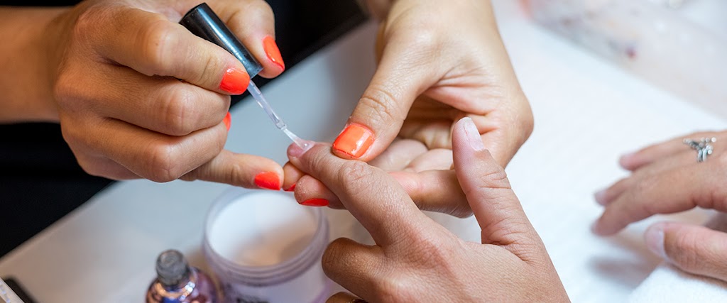 Cutting Edge Nails | Shop SR16, 2B Moonee Beach Rd, Moonee Beach NSW 2450, Australia | Phone: (02) 6656 4037