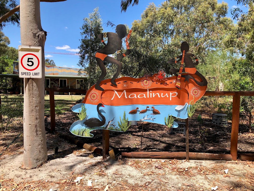 Maalinup Aboriginal Gallery | art gallery | 10070 W Swan Rd, Henley Brook WA 6055, Australia | 0892960711 OR +61 8 9296 0711
