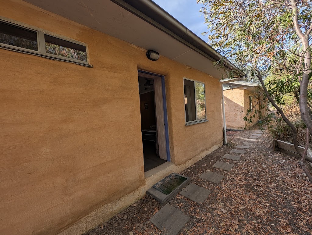 Frogsong Cottages | 12 Goughs Point Ridge, Mountain Bay VIC 3723, Australia | Phone: 0437 507 040