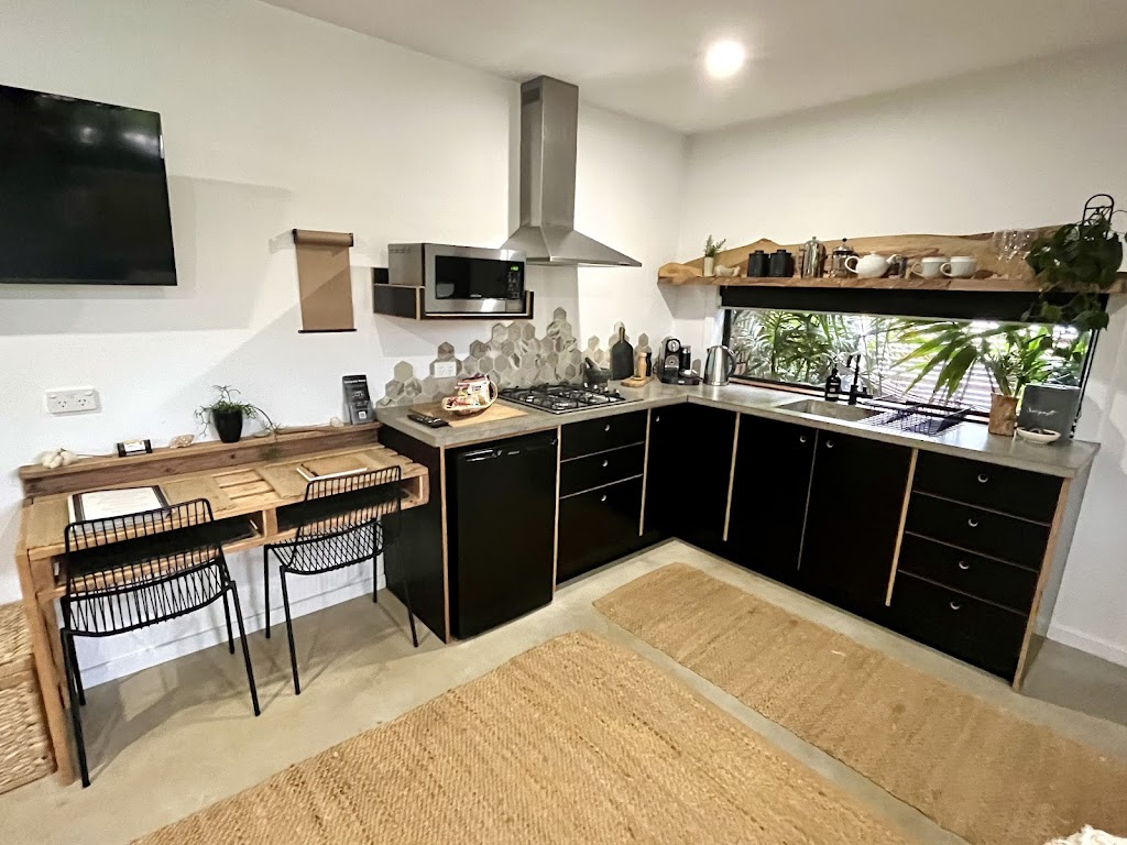 Sunnyside Studio | 7 Nelson St, Port Macquarie NSW 2444, Australia | Phone: 0423 072 663