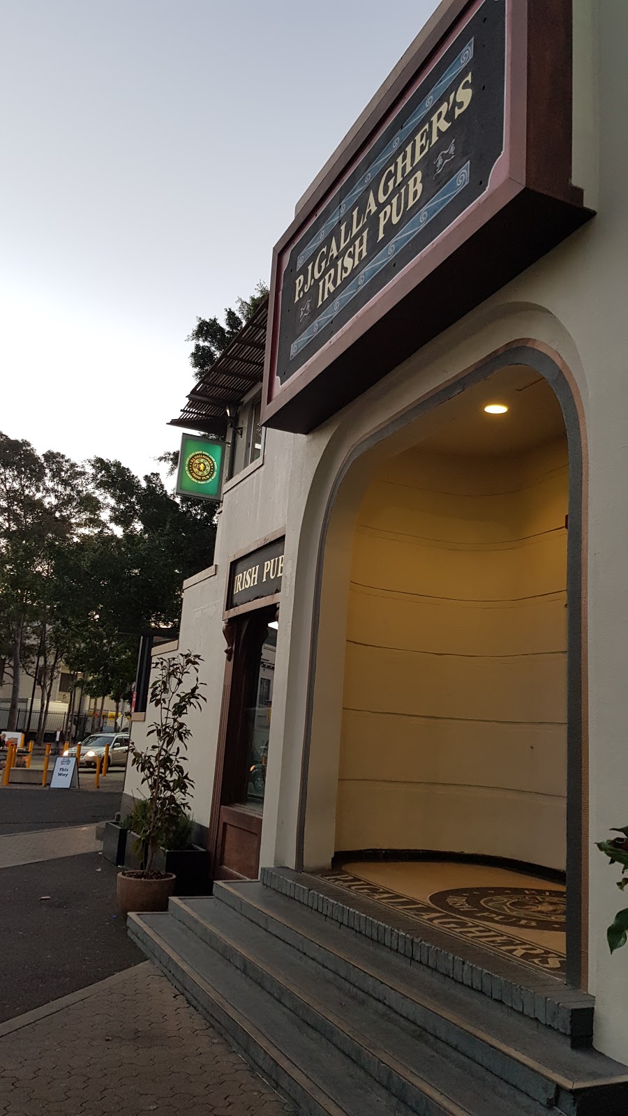 P.J. Gallaghers Irish Pub EQ | restaurant | 216/1 Bent St, Moore Park NSW 2021, Australia | 0284882350 OR +61 2 8488 2350