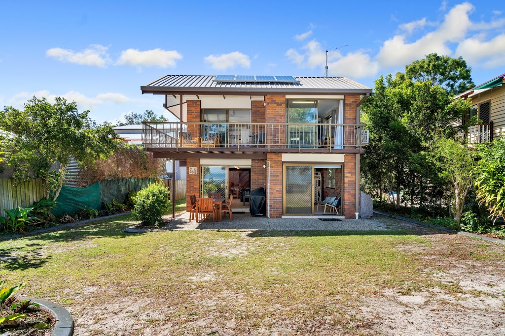 Bribie Beach House | 11 Renton Ln, Bongaree QLD 4507, Australia | Phone: (07) 3408 2700