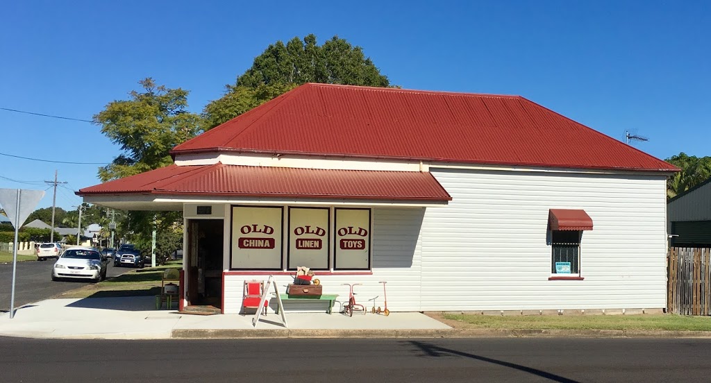 Lilys Antiques & Old Wares | 52 Fort St, Maryborough QLD 4650, Australia | Phone: 0439 323 774
