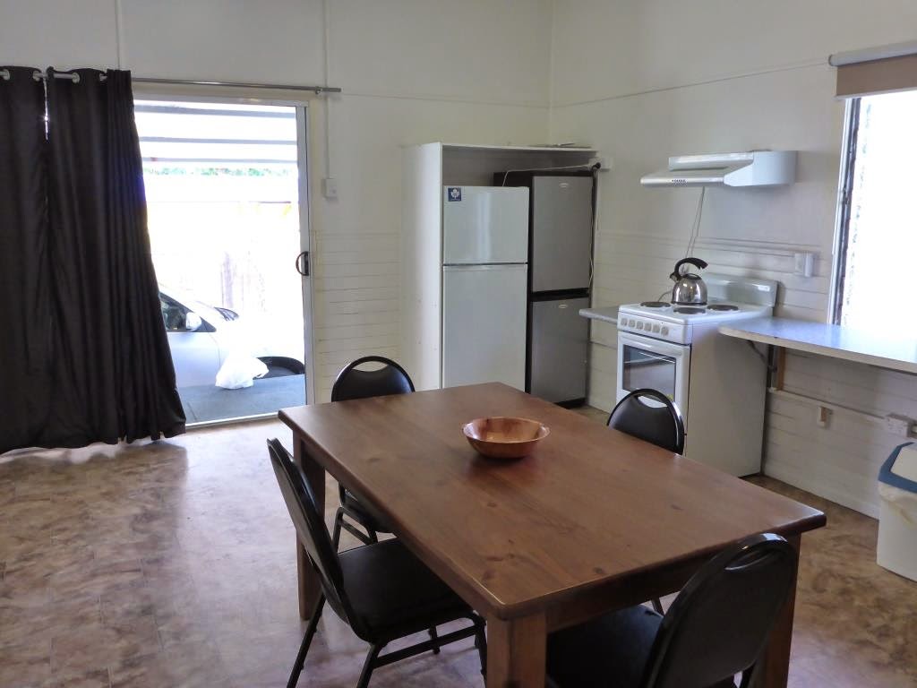 Kennys Cabin - 2bd 1bth | 49 Capella St, Clermont QLD 4721, Australia | Phone: 0487 408 889