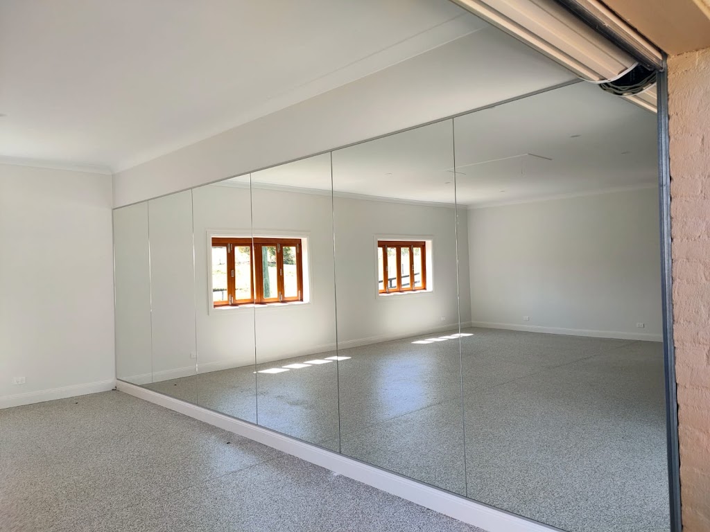 Luna Glass and Glazing | Casuarina Cl, The Oaks NSW 2570, Australia | Phone: 0430 965 527