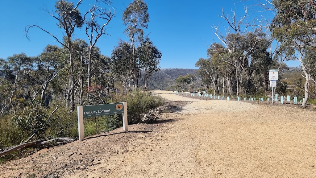 Lost City Walking Track Carpark | Lost City Walking Track, Marrangaroo NSW 2790, Australia | Phone: 1300 072 757