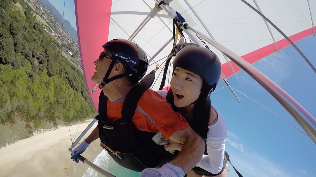 Hang gliding with HangglideOz | Bald Hill Reserve, Stanwell Tops NSW 2508, Australia | Phone: 0417 939 200