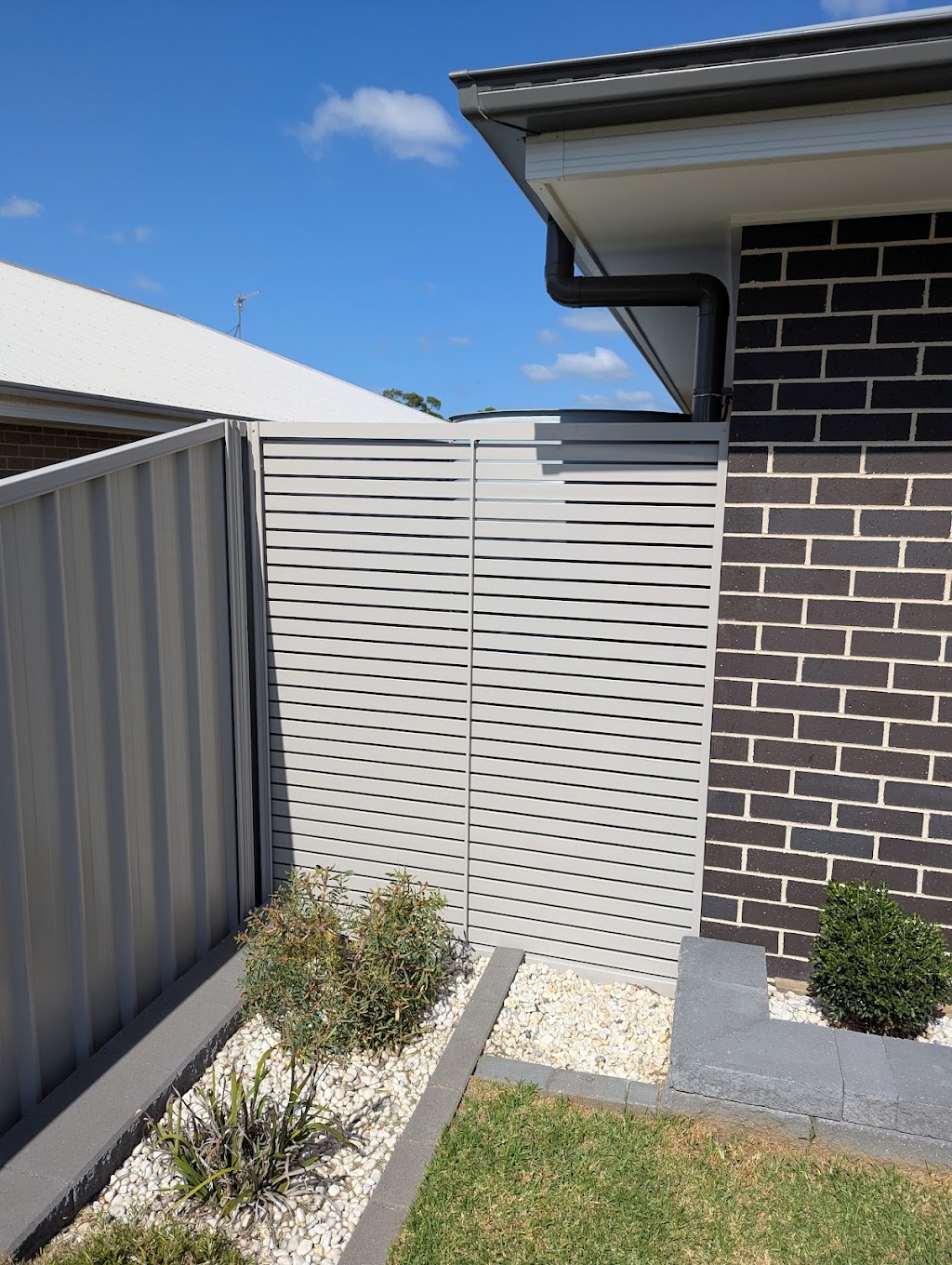 Dolphin Bay Fencing | 18 Pangari Cres, St Georges Basin NSW 2540, Australia | Phone: 0402 312 106