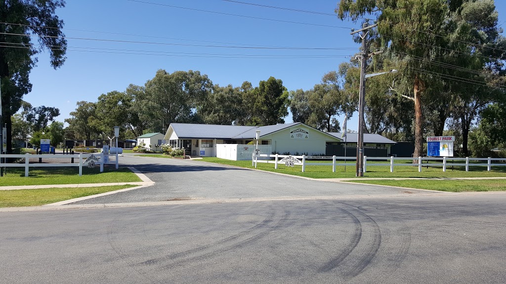 Boomerang Way Tourist Park | campground | 65 Murray St, Tocumwal NSW 2714, Australia | 0358742313 OR +61 3 5874 2313